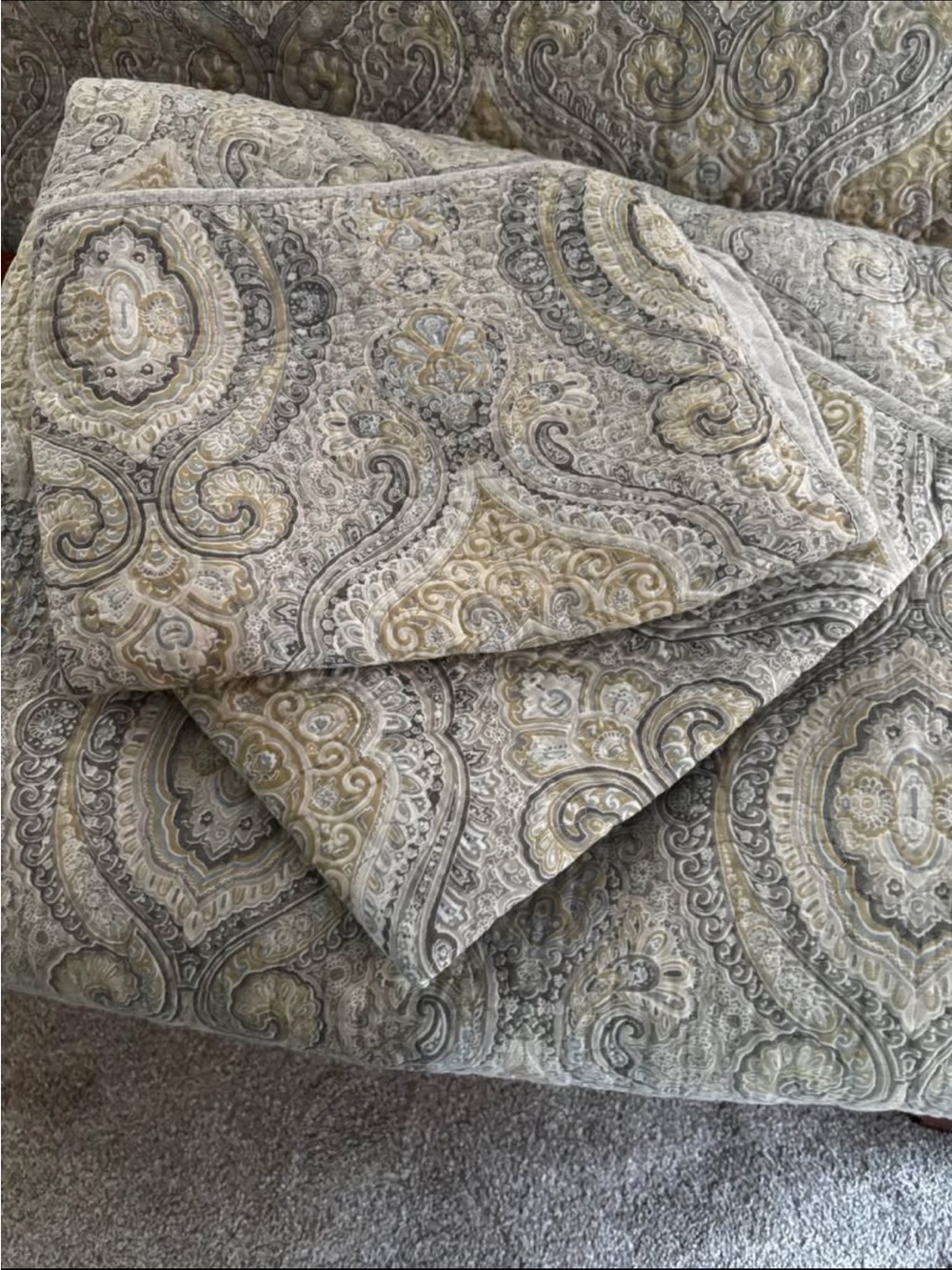 Tommy Bahama Queen Paisley Quilted Comforter Set in Gray and Cream